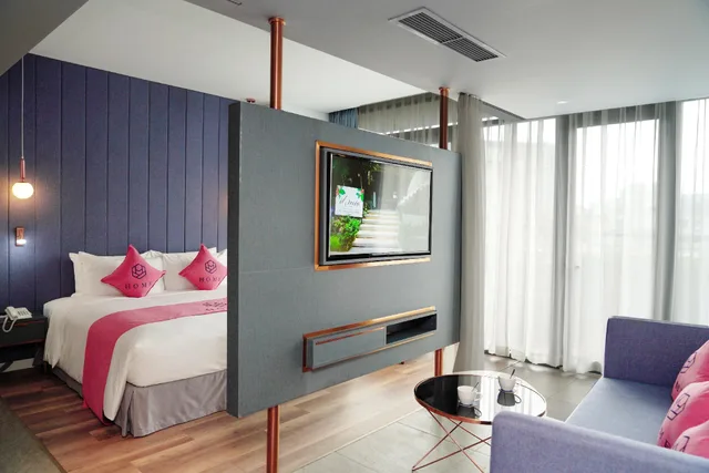 Signature, Home, HOME Hotel 1/2