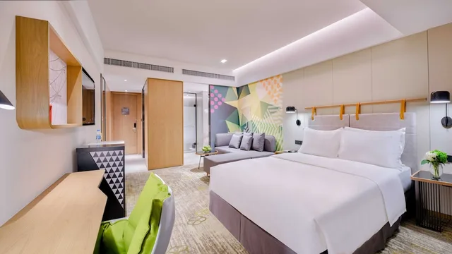 غرفة قياسية بسرير كينج، Holiday Inn Guangzhou South Lake 3/5