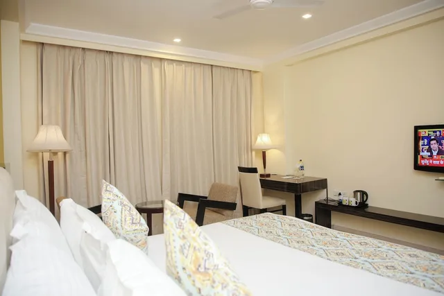 غرفة بريميوم بسرير كينج، Citrus Prime Raipur By Othpl 3/4