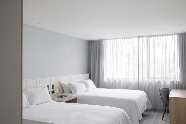 Village, Twin Beds، Elysium Manly 3/4