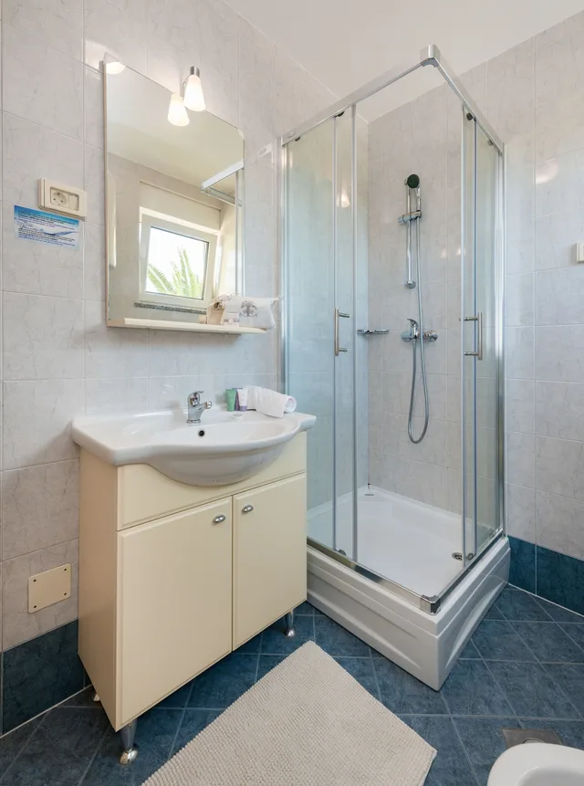 شقة جونيور بسرير مزدوج بغرفة نوم واحدة مع أريكة، Rezidencija Skiper Apartments 2/2