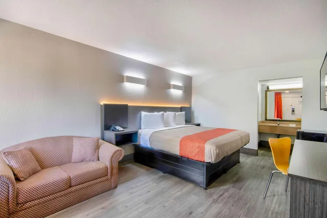 جناح، Motel6 Lafayette, LA 3/7