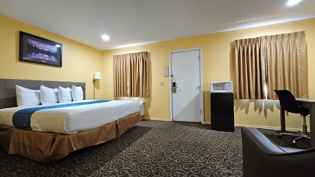 غرفة ديلوكس بسرير كينج، Travelodge by Wyndham Wenatchee 7/10