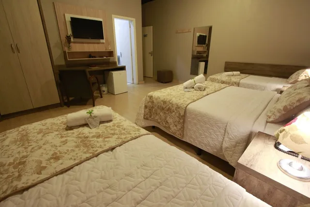 غرفة قياسية بسرير مزدوج وسريرين منفصلين، Pousada Tres Pinheiros 3/9