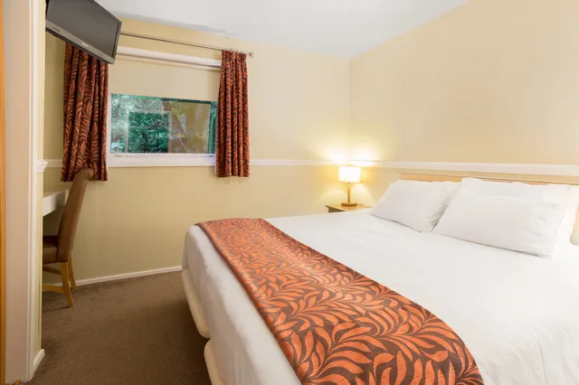 2 Bedrooms, Lodge، Pine Lake Resort 1/10