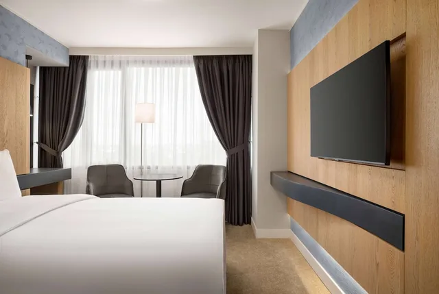 غرفة بسرير كينج لذوي الإعاقة، Ramada by Wyndham Slatina Parc 3/4