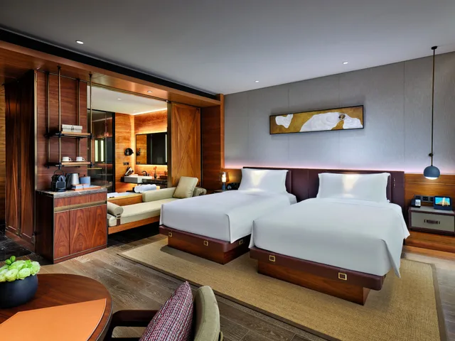 Superior, Twin Beds, Intercontinental Shanghai Wonderland 2/4