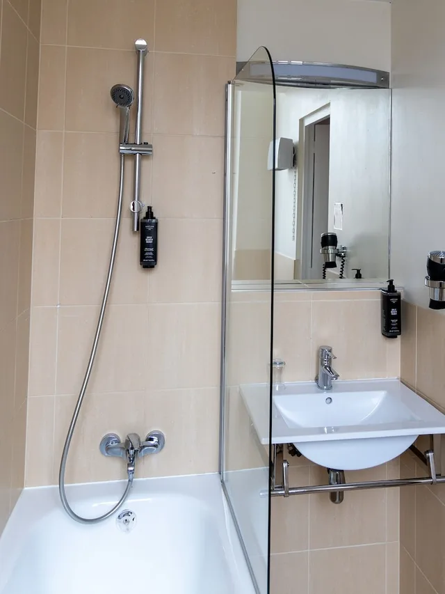 غرفة كلاسيكية بسرير كوين وسريرين منفصلين، Le Clocher de Rodez Ex Quality Hotel Le Clocher de Rodez 7/10