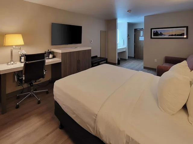 غرفة بسرير كينج لذوي الإعاقة، Quality Inn Port Orchard, WA 3/3