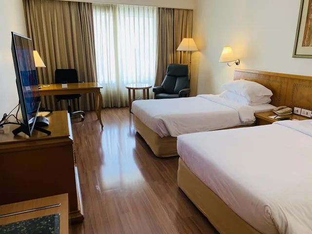 غرفة ديلوكس بسريرين منفصلين بإطلالة على المدينة، Vivanta Vadodara 3/4