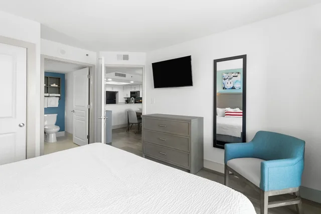 3 Bedrooms, Mariner, Condo, Deluxe, King Bed, 3 Queen Beds, Ocean Front, Sofa، Compass Cove Resort 4/10