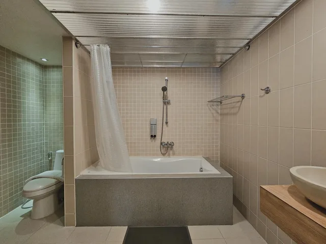 استوديو بسرير كينج مع أريكة، Sathorn Terrace Apartment 8/9