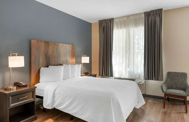 استوديو ديلوكس بسرير كوين مع أريكة، Extended Stay America Premier Suites - Fort Lauderdale - Cypress Creek - Park North 2/4