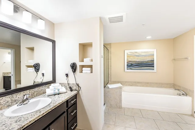 2 Bedrooms, Suite, King and Queen Bed, Fireworks View, 2 Sofa، Vacation Village At Parkway 7/10