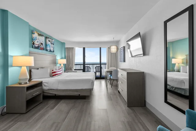 Efficiency, Pinnacle, Deluxe, King Bed, Ocean Front، Compass Cove Resort 3/6