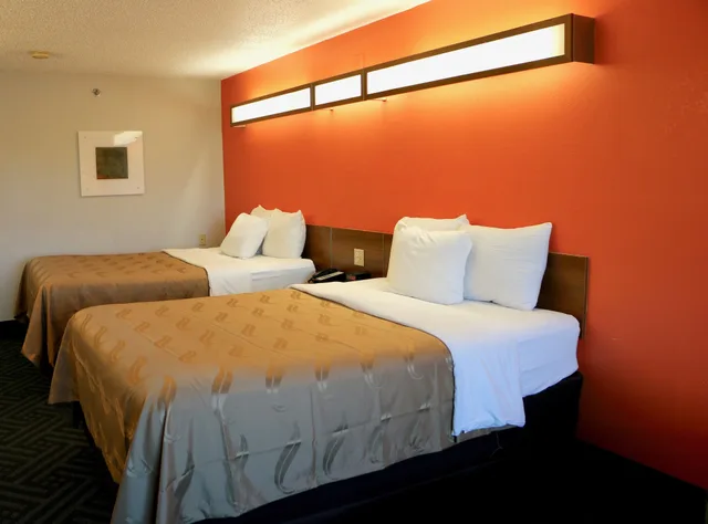 غرفة قياسية بسريرين كوين، Quality Inn and Suites Watertown Fort Drum 3/8