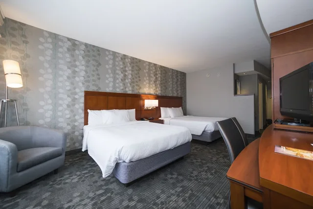 غرفة بسريرين كوين لذوي الإعاقة، Courtyard Vicksburg 2/5