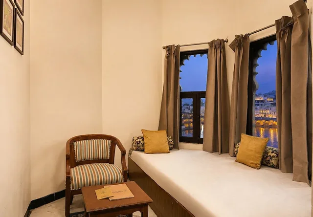 جناح سيغنتشر بسرير فردي بإطلالة على البحيرة، Hotel Sarovar 8/10