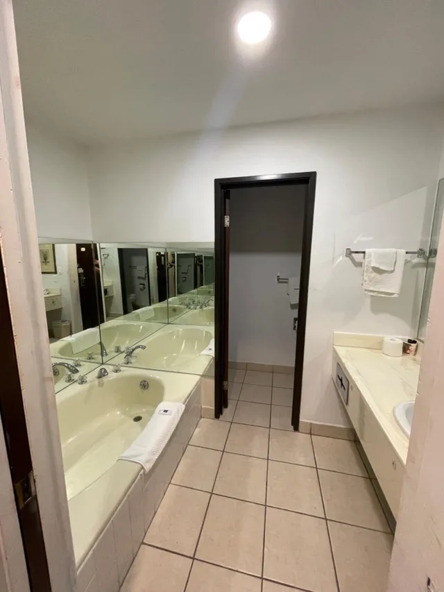 Suite, Portside Inn & Suites 7/7