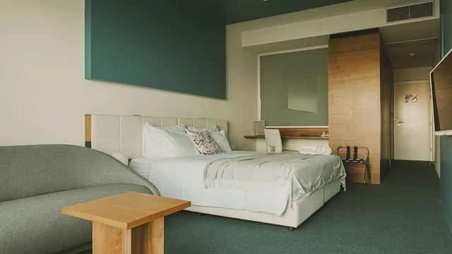 غرفة سوبيريور ثلاثية بسريرين منفصلين بإطلالة على البحر مع أريكة، Hotel Split 2/3