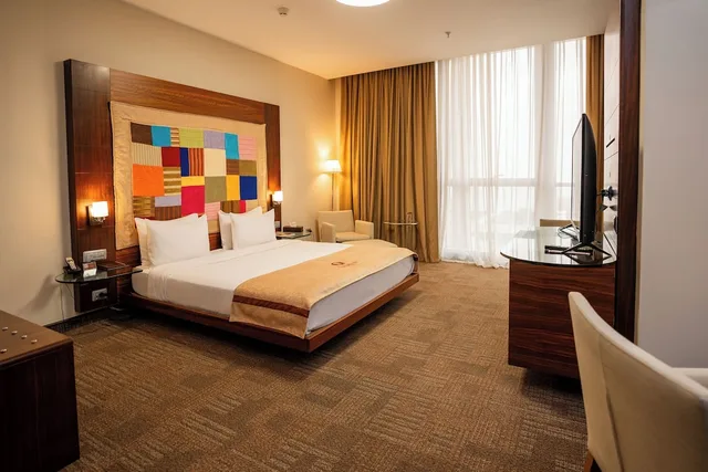 غرفة ديلوكس بسرير كوين بإطلالة على المدينة، Landmark Baku Hotel 3/5