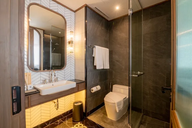 غرفة ديلوكس تنفيذية بسرير كينج، Hotel MOCO 5/6