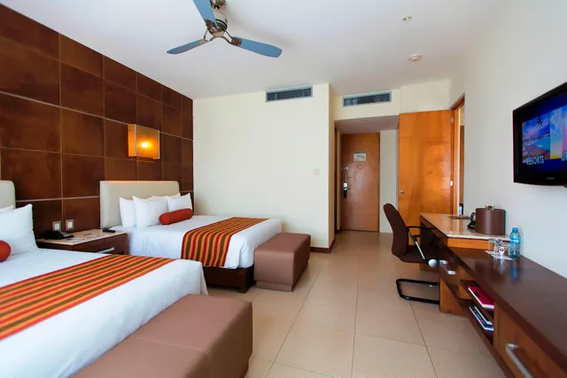 غرفة بسريرين، Krystal Urban Cancun 1/2