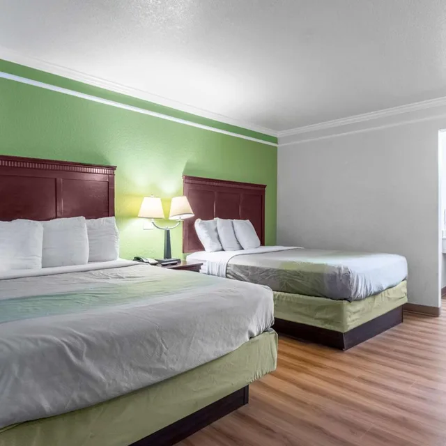 غرفة بسريرين كوين للمدخنين، Motel6 Kingsburg, CA 2/6