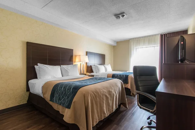 غرفة رباعية بسريرين كوين في طابق مرتفع، Comfort Inn Trois-Rivieres 1/2