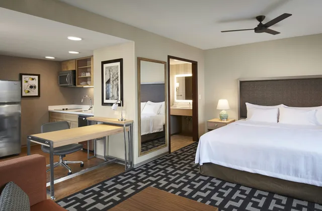 استوديو بسرير كينج لذوي الإعاقة، Homewood Suites by Hilton Chicago West Loop Fulton Market Area 1/5