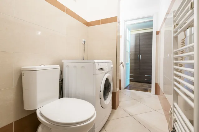 شقة تقليدية بسرير بطابقين بغرفتي نوم مع أريكة بمطبخ، Hybernska Apartments 10/10