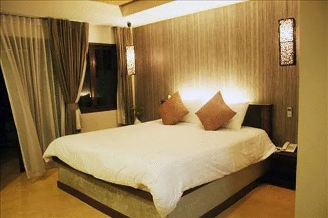Room, Pool Side, Jetted Tub، The Hideaway Resort 1/5