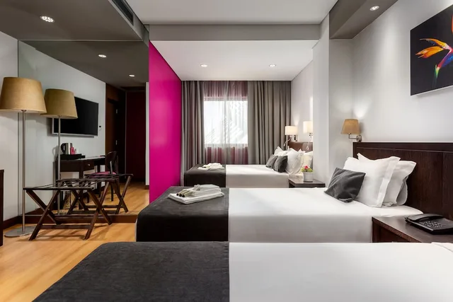 غرفة عائلية بسرير مزدوج وسريرين منفصلين، Hotel Luena 2/12