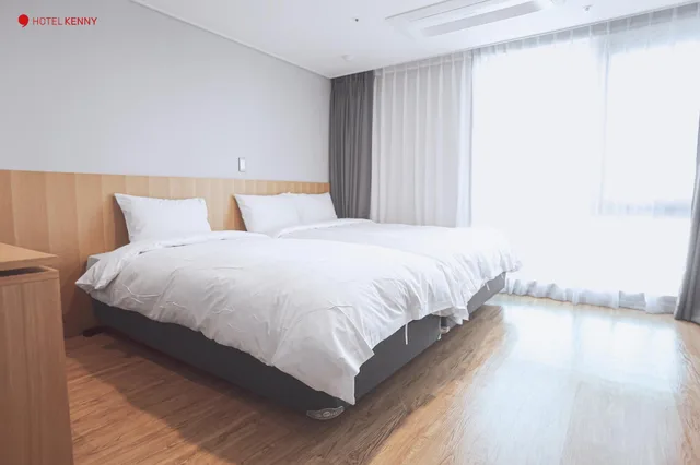 غرفة عائلية بسريرين منفصلين بإطلالة على البحر، Hotel Kenny Yeosu 3/3