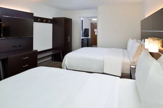 Standard, 2 Queen Beds, Extra Floor Space، Holiday Inn Express Hotel And Suites Pueblo North 3/6
