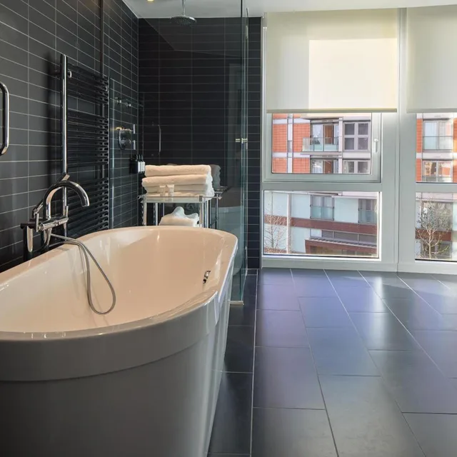 Premium, River View, Radisson Blu Hotel, London Canary Wharf East 7/8
