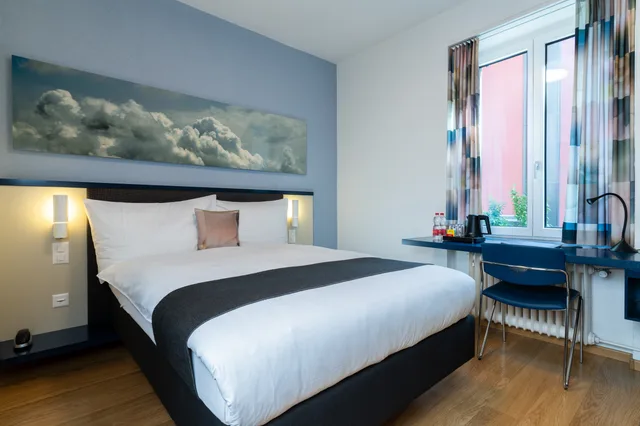 غرفة قياسية مفردة بسرير مزدوج، Bristol Hotel Zurich 3/5