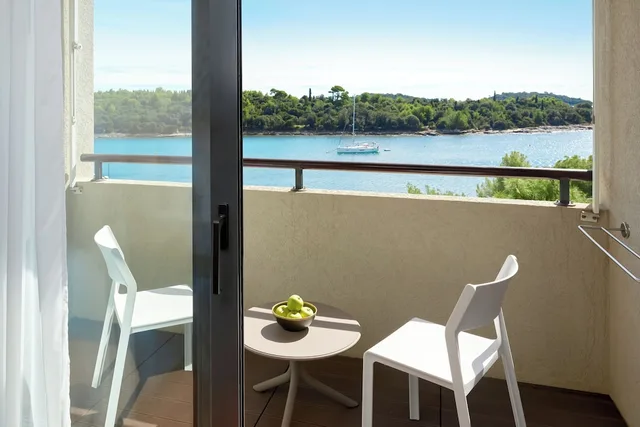 غرفة سوبيريور ثلاثية بسريرين منفصلين بإطلالة على البحر بشرفة مع أريكة، Island Hotel Istra 9/9
