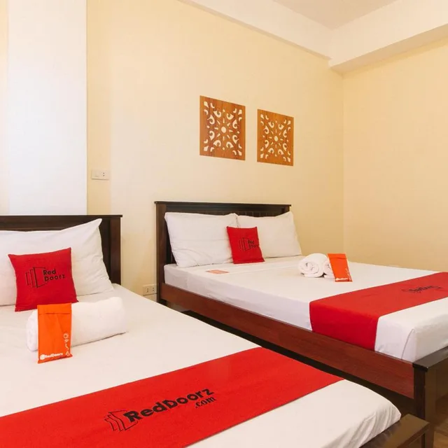 غرفة ثلاثية، RedDoorz Plus near Johnson and Johnson Paranaque 2/10