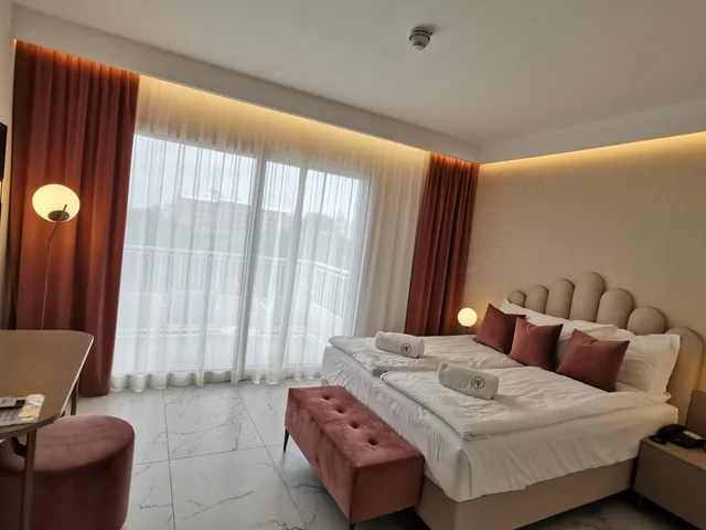 جناح ديلوكس، Hotel Astoria 5/10