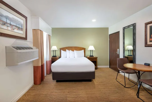 Room, Queen Bed, Best Western Red Hills 1/3