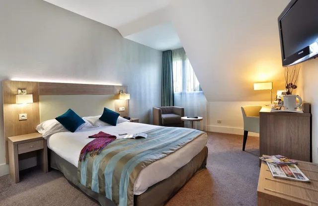 غرفة بسرير كوين، Best Western Plus Hotel Du Parc Chantilly 7/8