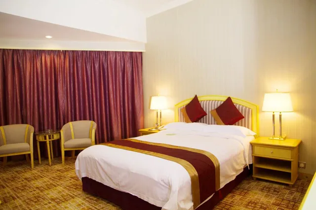 غرفة سوبيريور بسرير مزدوج، Century Plaza 3/10