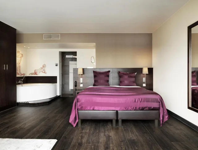 غرفة حصرية بسرير كينج بإطلالة على النهر، Hotel Harmony 8/10