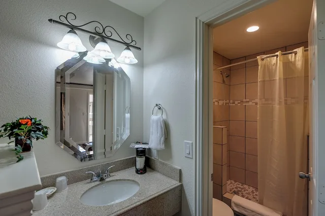 جناح تنفيذي بسرير كينج، Romantic Inn Suites 2/2
