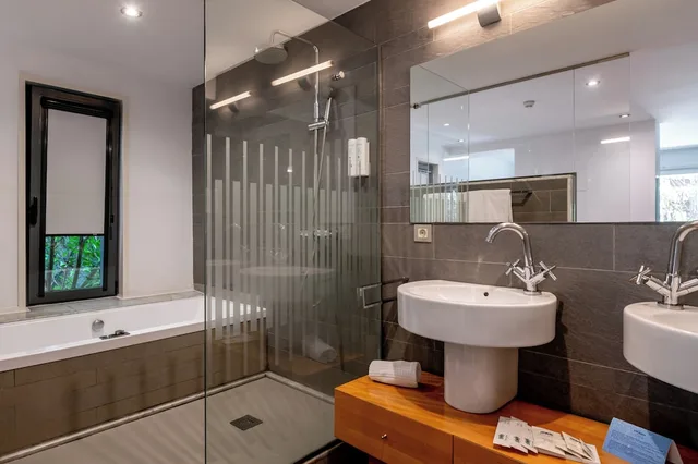 جناح بسرير مزدوج بمسبح خاص، NM Suites 2/2