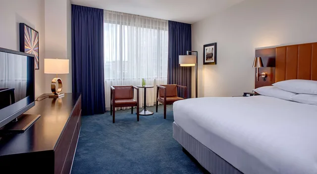 غرفة بسرير كينج، Hyatt Regency 1/3