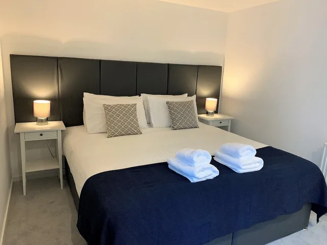 شقة سوبيريور بسرير كينج وسريرين منفصلين بغرفتي نوم، Tolbooth Apartments 7/10
