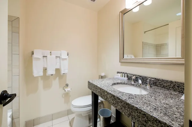 جناح بسريرين كينج بغرفتي نوم، Hotel Florence, Tapestry Collection by Hilton 3/5
