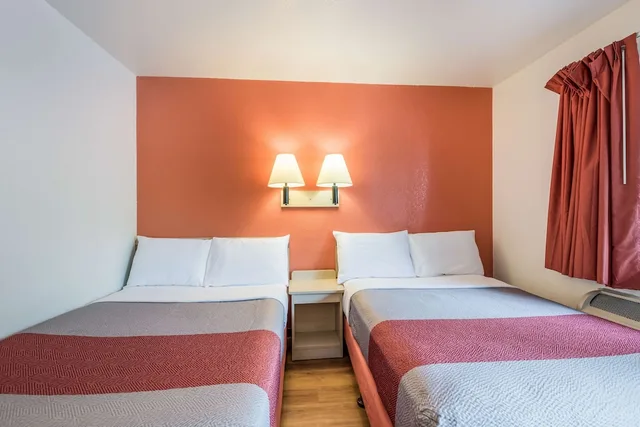جناح بسريرين كوين، Motel6 Rohnert Park, CA 2/7